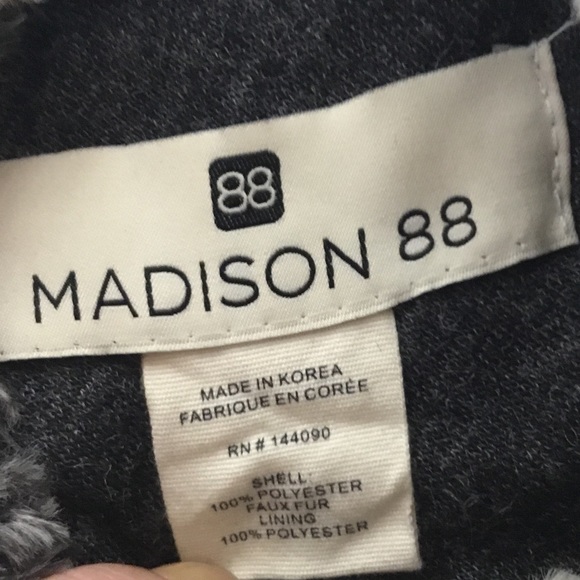 Madison 88 Women’s Soft Cozy Animal Print Pancho Sweater OS - Picture 4 of 5